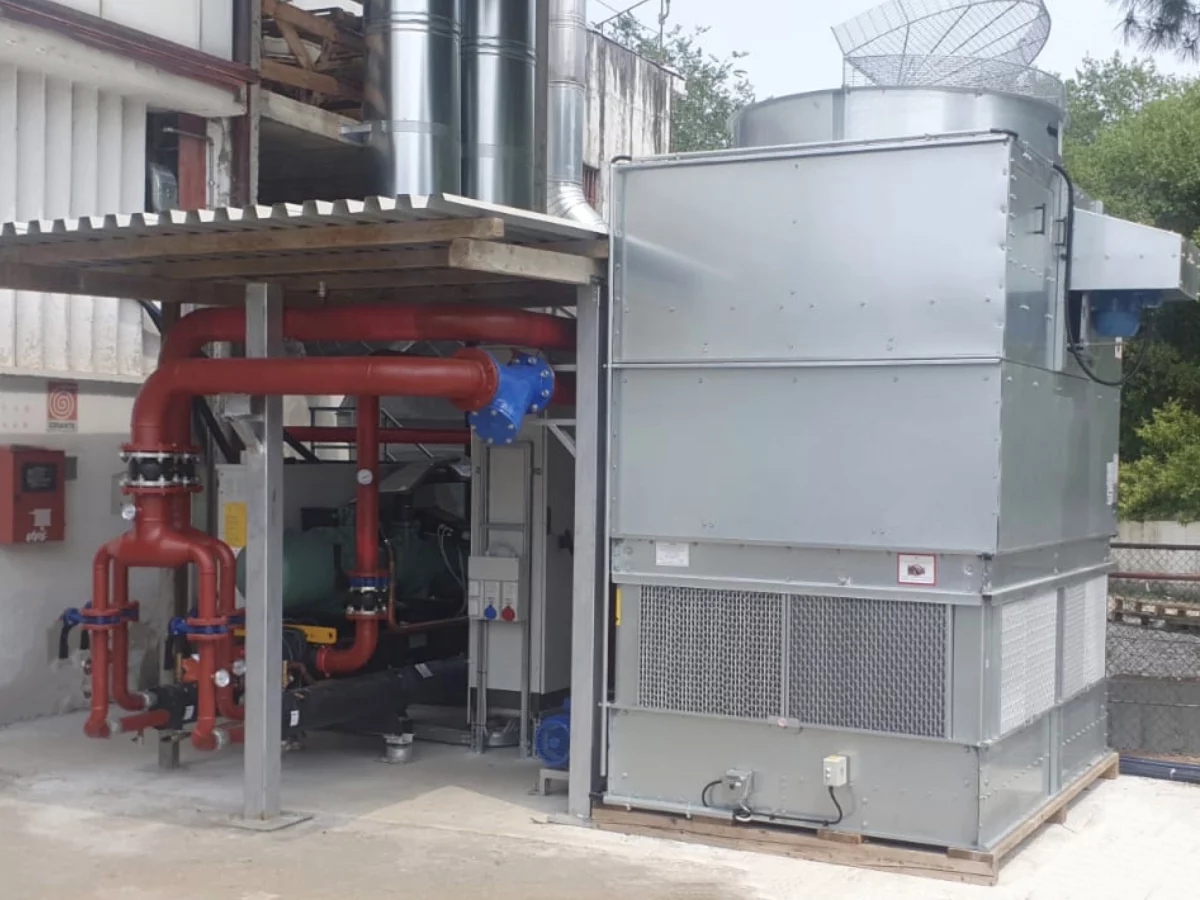 Refrigeratore d’acqua con compressori a vite per concerie